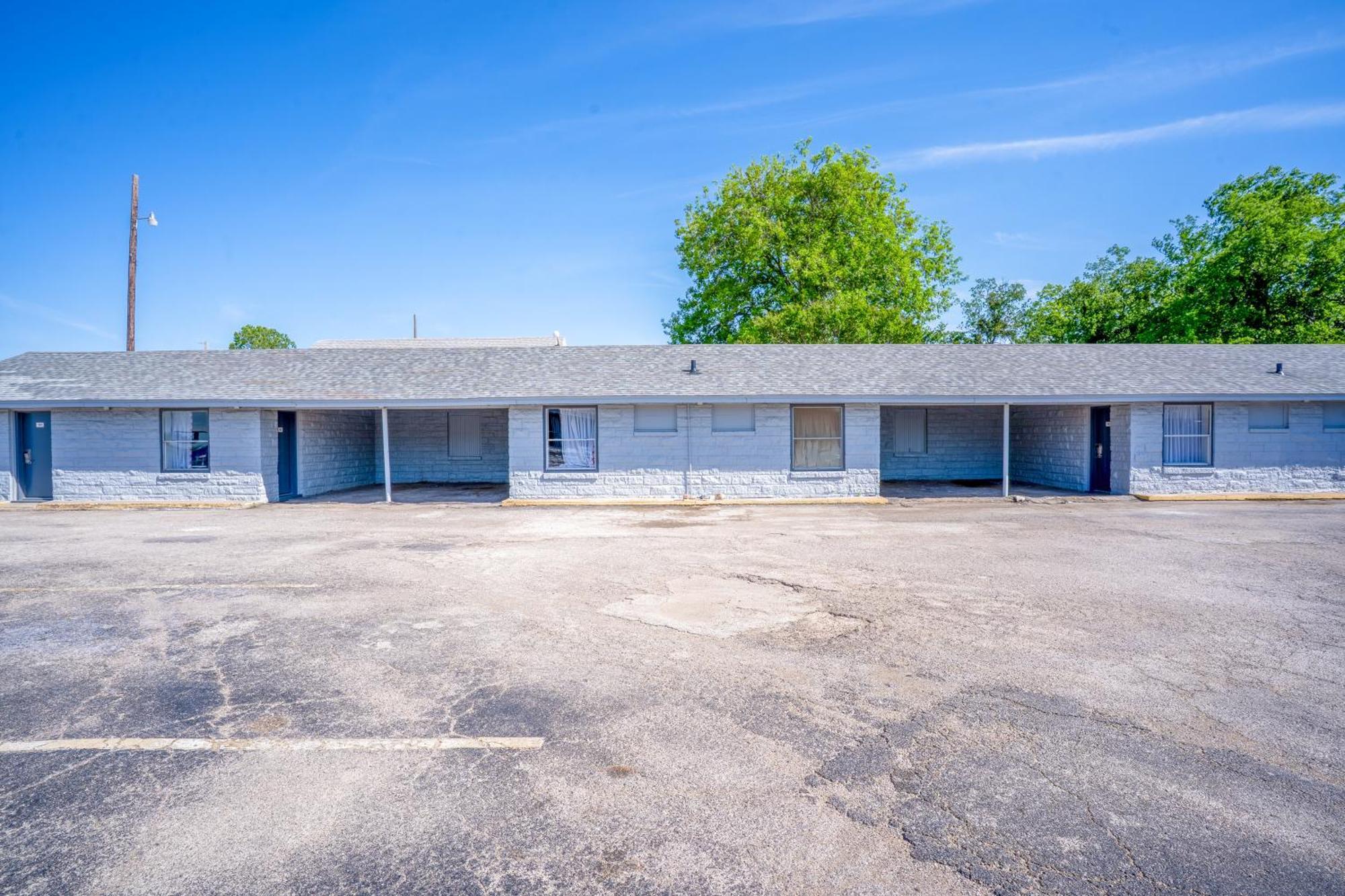 Royal Inn By Oyo Stephenville Exterior photo