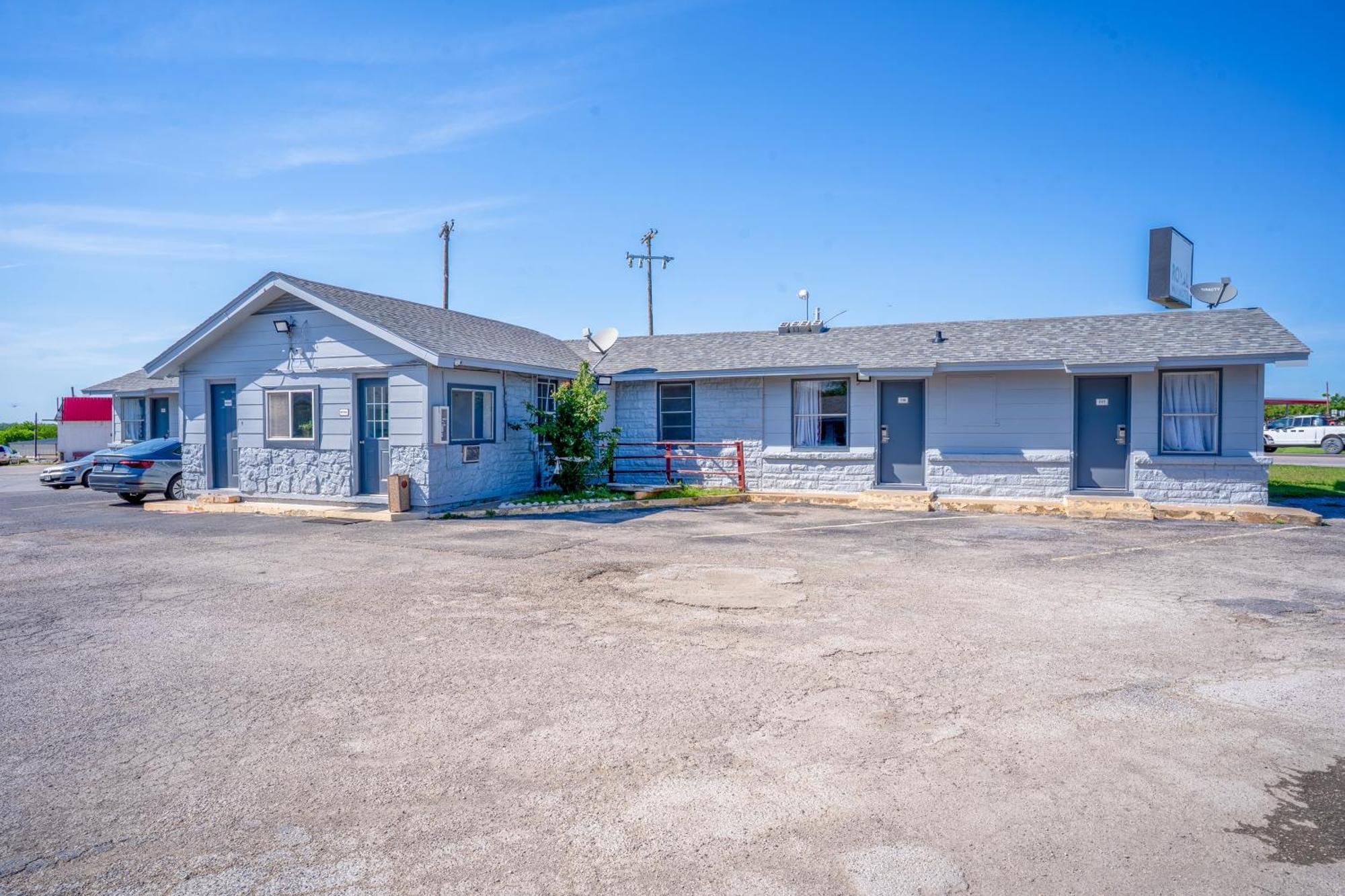 Royal Inn By Oyo Stephenville Exterior photo